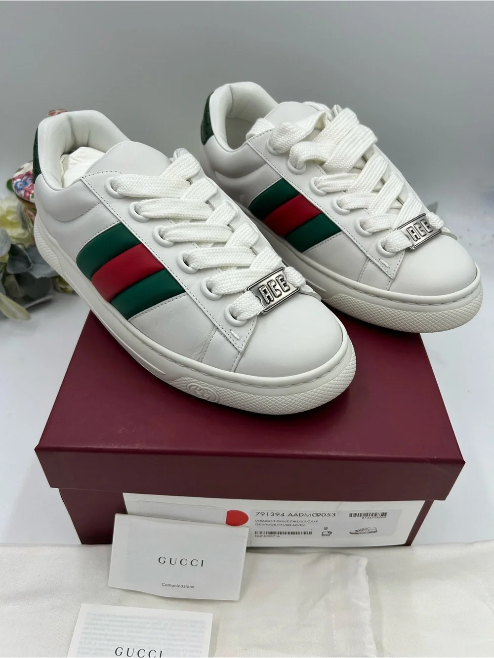 Men's Gucci ACE size 8 fits 9 US Leather sneakers with Green & Red Web Stripe